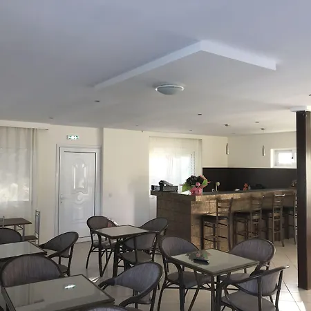 Ai Helis Hotel apartamentowy Svoronata