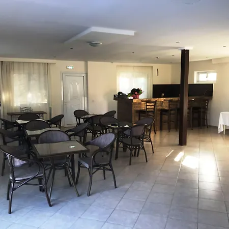 Ai Helis Hotel apartamentowy Svoronata