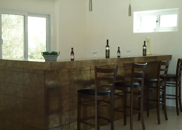 Ai Helis Apart Otel Svoronata